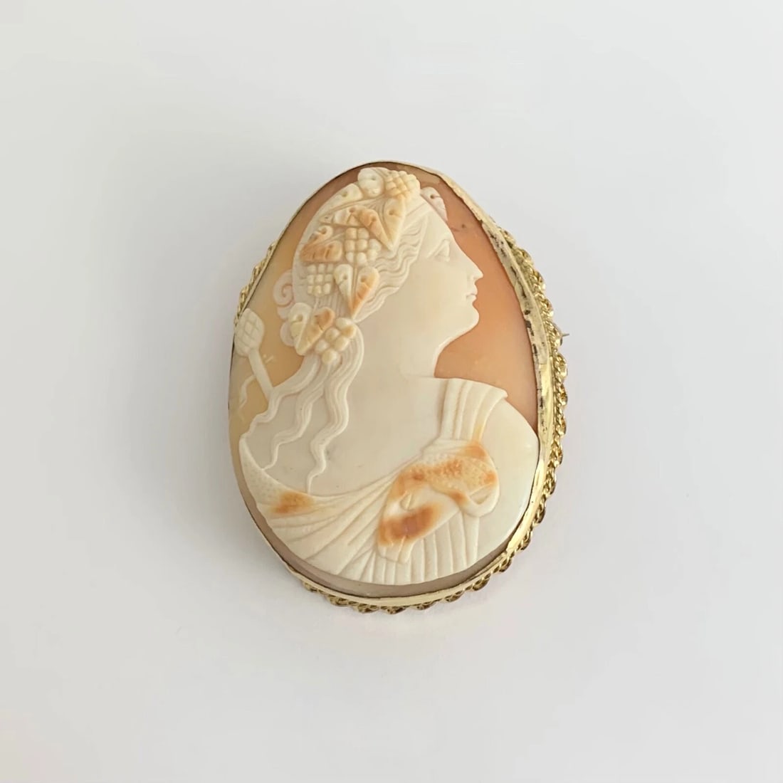Antique Victorian Cameo Shell Pendant Brooch Pin Yellow Gold Plated, 24.19 Grams - 7