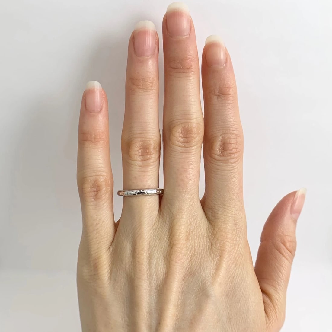Antique 1920's Etched Wedding Band Ring 18K White Gold, Size 5.75, 2.33 Grams - 2
