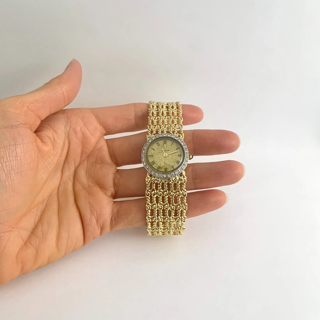 Vintage Corum Diamond Bezel Watch 18K Yellow Gold, 24 mm, .32 CTW, 46.90 Gr - 2