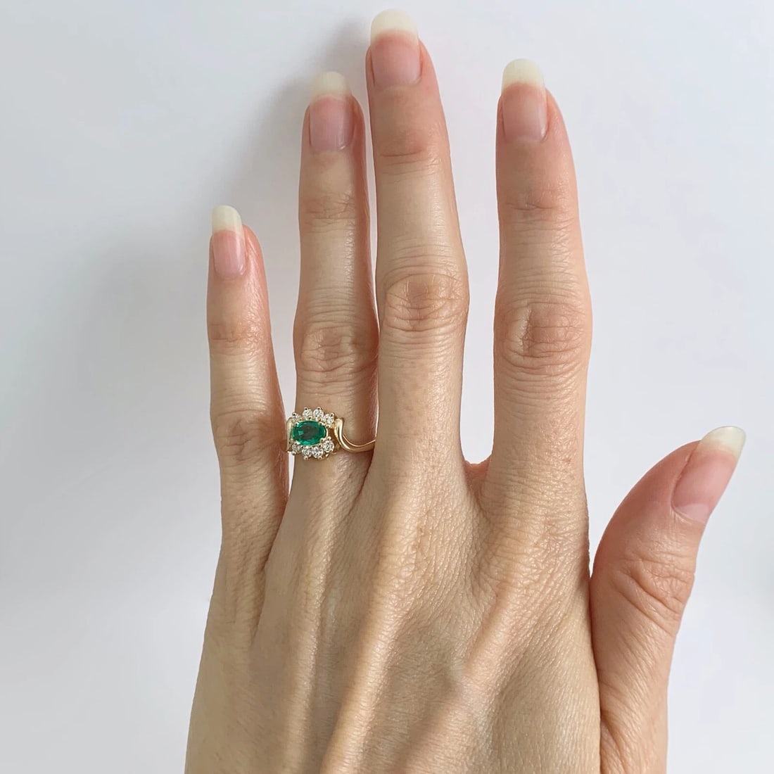 Vintage Oval Green Emerald Diamond Halo Statement Ring 14K Yellow Gold, 3.35 Gr - 3