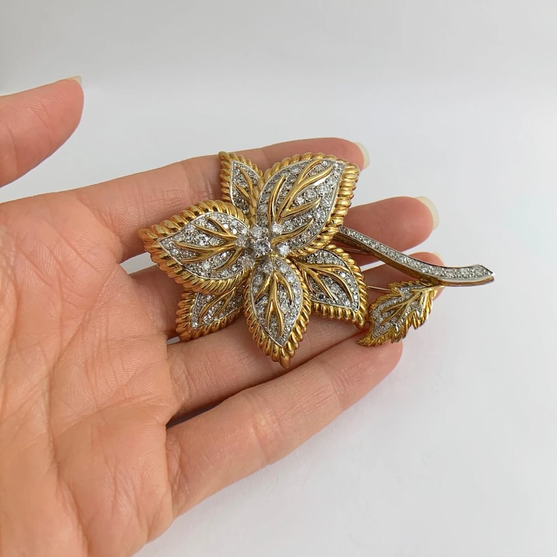 Vintage Diamond Two-Tone Flower Brooch Pin 18K Yellow Gold, 3.50 CTW, 35.2 Grams - 2