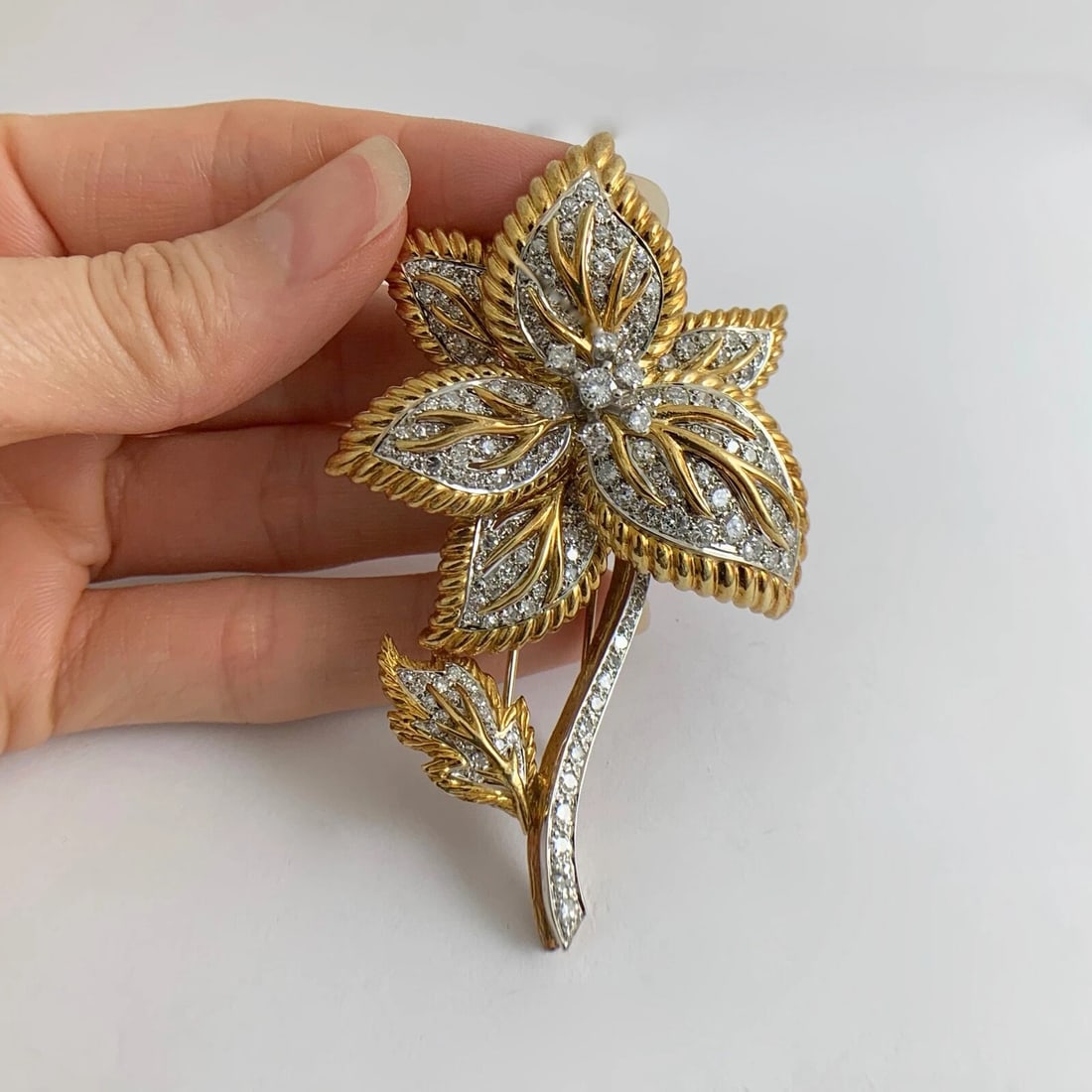 Vintage Diamond Two-Tone Flower Brooch Pin 18K Yellow Gold, 3.50 CTW, 35.2 Grams - 4