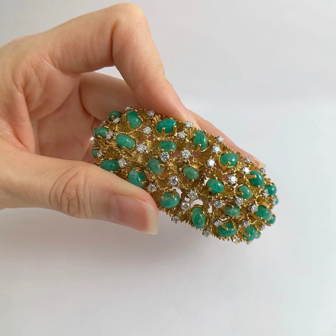Vintage Green Cabochon Emerald Diamond Bangle Bracelet 18K Yellow Gold, 65 Grams - 4