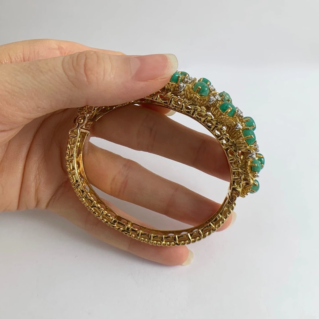 Vintage Green Cabochon Emerald Diamond Bangle Bracelet 18K Yellow Gold, 65 Grams - 5