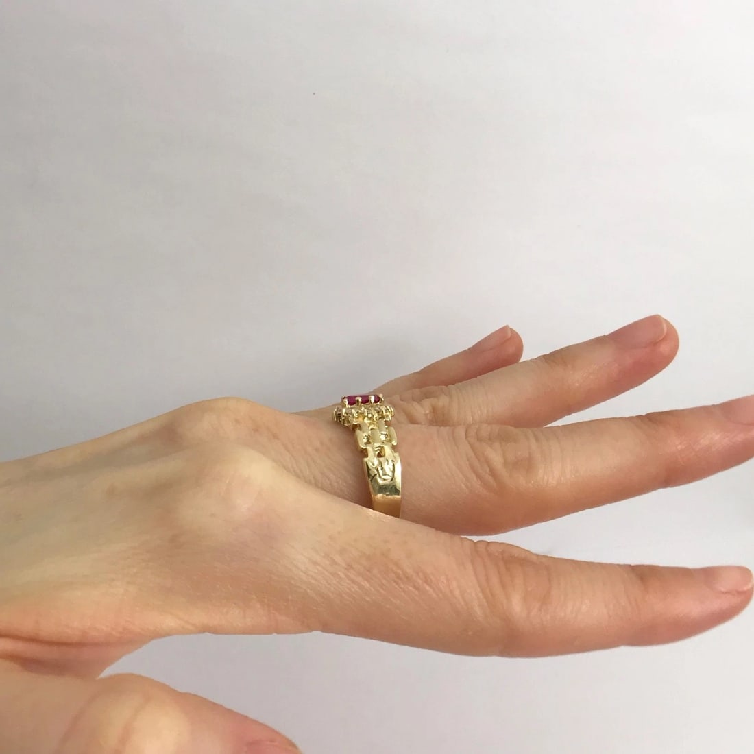Vintage Simulated Ruby CZ Halo Gemstone Ring 10K Yellow Gold, .76 CTW, 3.41 Gram - 4