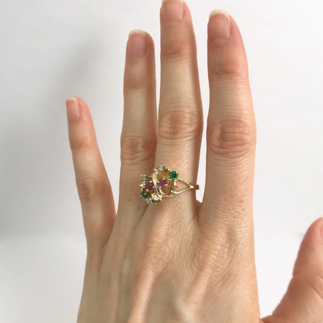 Vintage Red Ruby Green Emerald Diamond Cocktail Ring 14K Yellow Gold, 3.25 Grams - 3