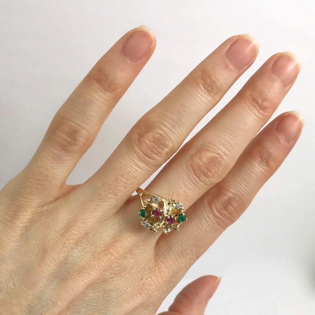 Vintage Red Ruby Green Emerald Diamond Cocktail Ring 14K Yellow Gold, 3.25 Grams - 5