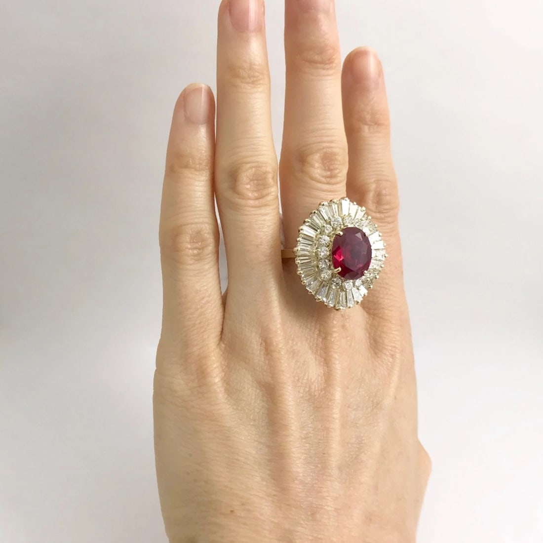 Vintage 1960's Red Gemstone Diamond Cocktail Ring 14K Yellow Gold, 13.81 Grams - 2