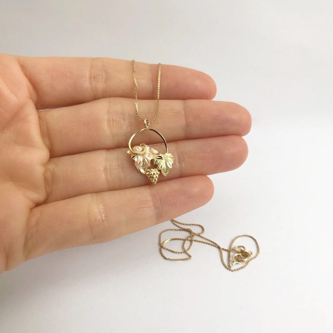 Vintage Grape Leaf Pendant Necklace 14K Yellow Pink Rose Gold 16 Inches, 2.01 Gr - 4