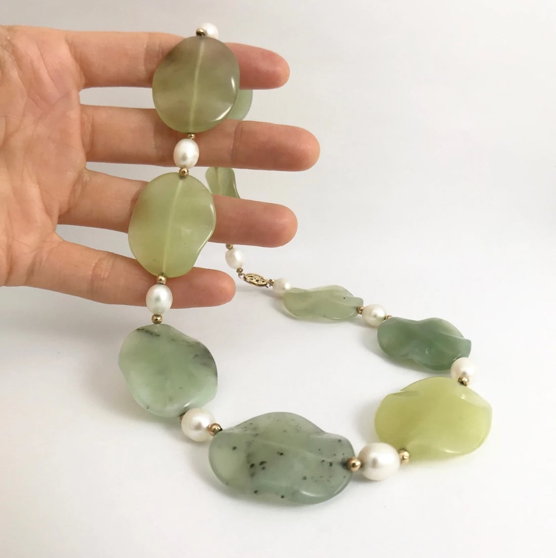 Vintage Green Jade Pearl Necklace 14K Yellow Gold, 15.5 Inches, 65.17 Grams - 5