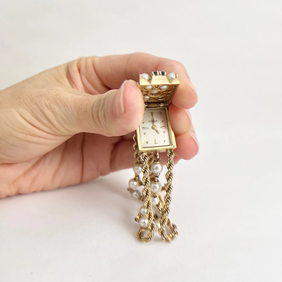 Vintage 1940's Nelmor Pearl Sapphire Bracelet Watch 14K Yellow Gold, 30.7 Grams - 2