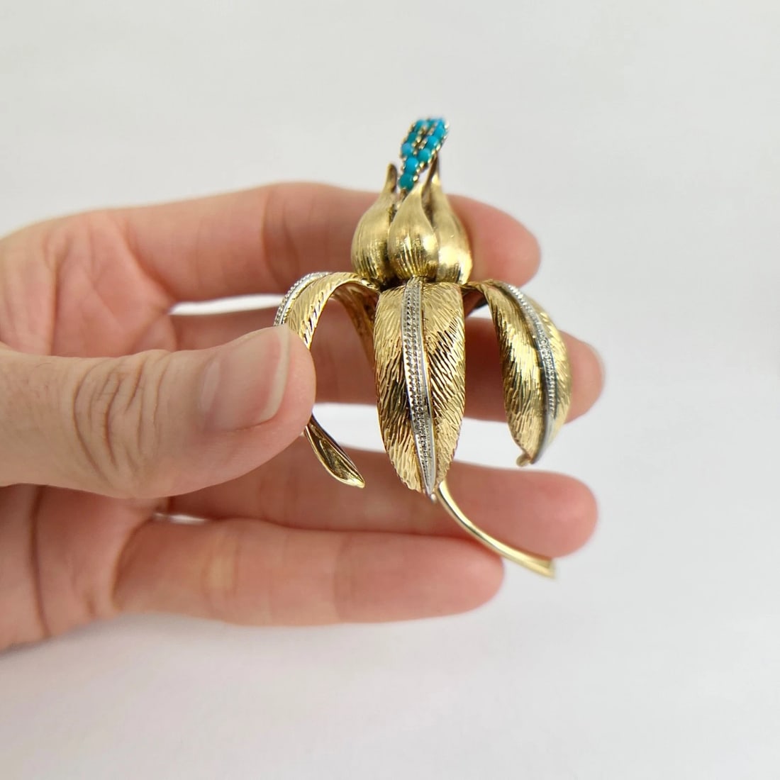 Vintage 1950's Turquoise Flower Brooch Pin in 18K Yellow Gold, 19 Grams - 3