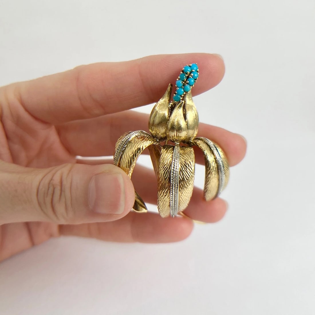 Vintage 1950's Turquoise Flower Brooch Pin in 18K Yellow Gold, 19 Grams - 4