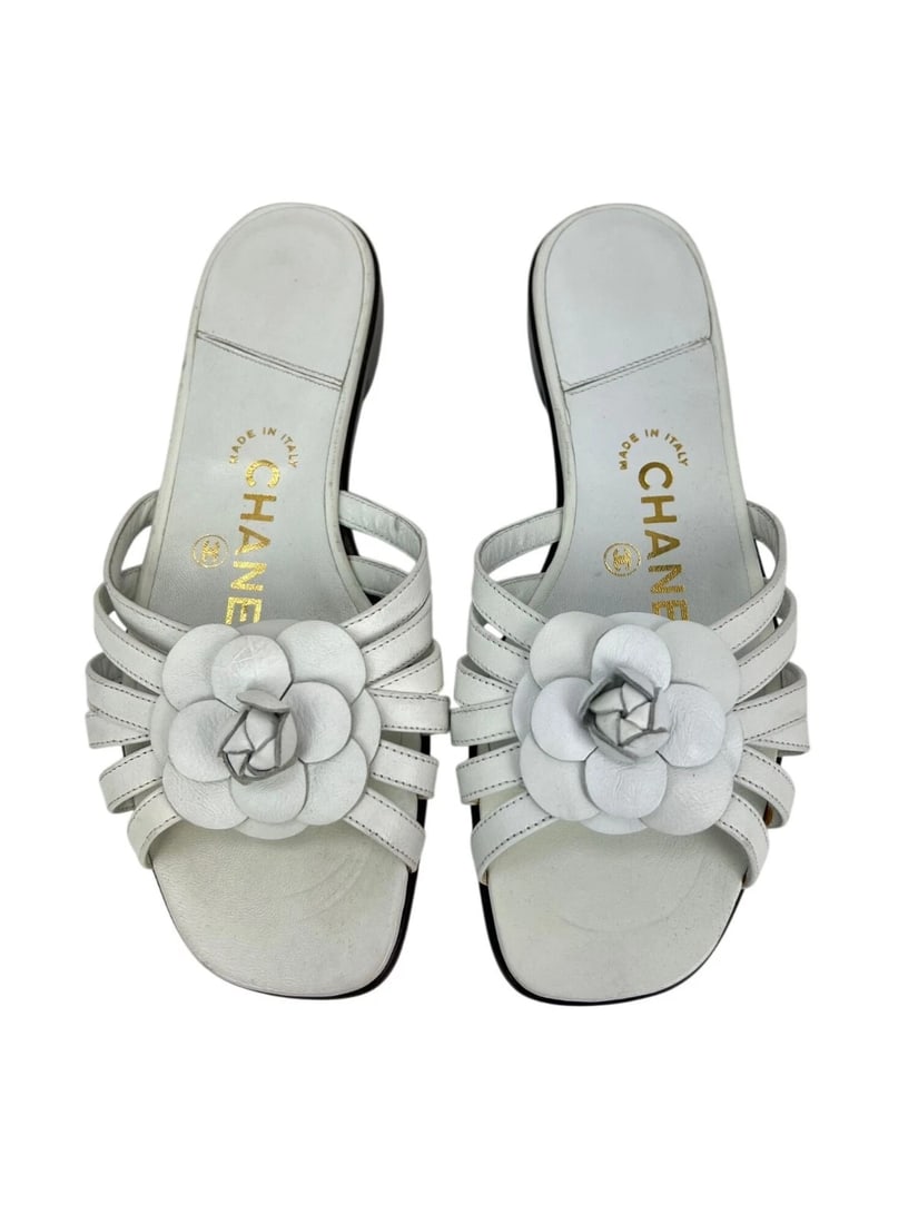 Chanel Cameilla White Leather Slip On Sandals: Title: Chanel Cameilla White Leather Slip On Sandals Description: 100% Authentic Pre-Owned Chanel Cameilla White Leather Slip On Sandals RATING: B...very good, shows some signs of use and wear