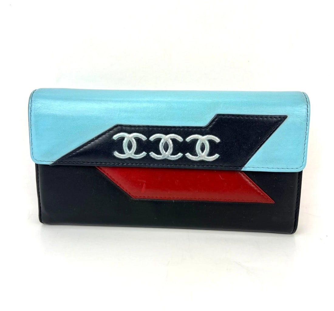 Chanel Airline Triple CC Logo Long Wallet Clutch: Title: Chanel Airline Triple CC Logo Long Wallet Clutch Description: Pre-Owned 100% Authentic Chanel Airline Triple CC Logo Long Wallet RATING: B...Very Good, well maintained, shows minor signs of