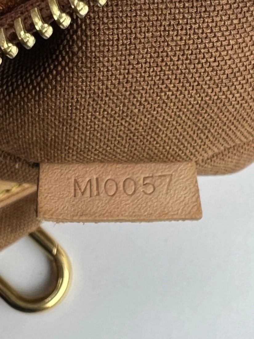 Louis Vuitton Batignolles Vertical Monogram Vintage Shoulder Bag - 9