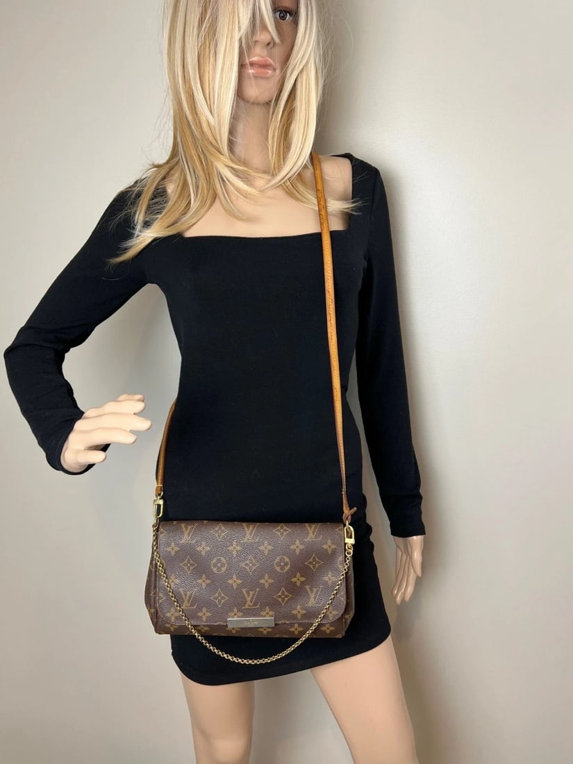 Louis Vuitton Favorite MM Monogram Crossbody Bag - 12