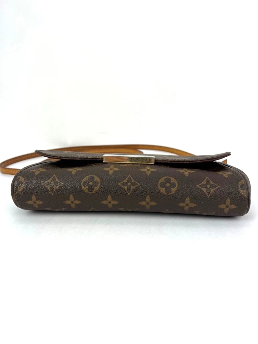 Louis Vuitton Favorite MM Monogram Crossbody Bag - 9