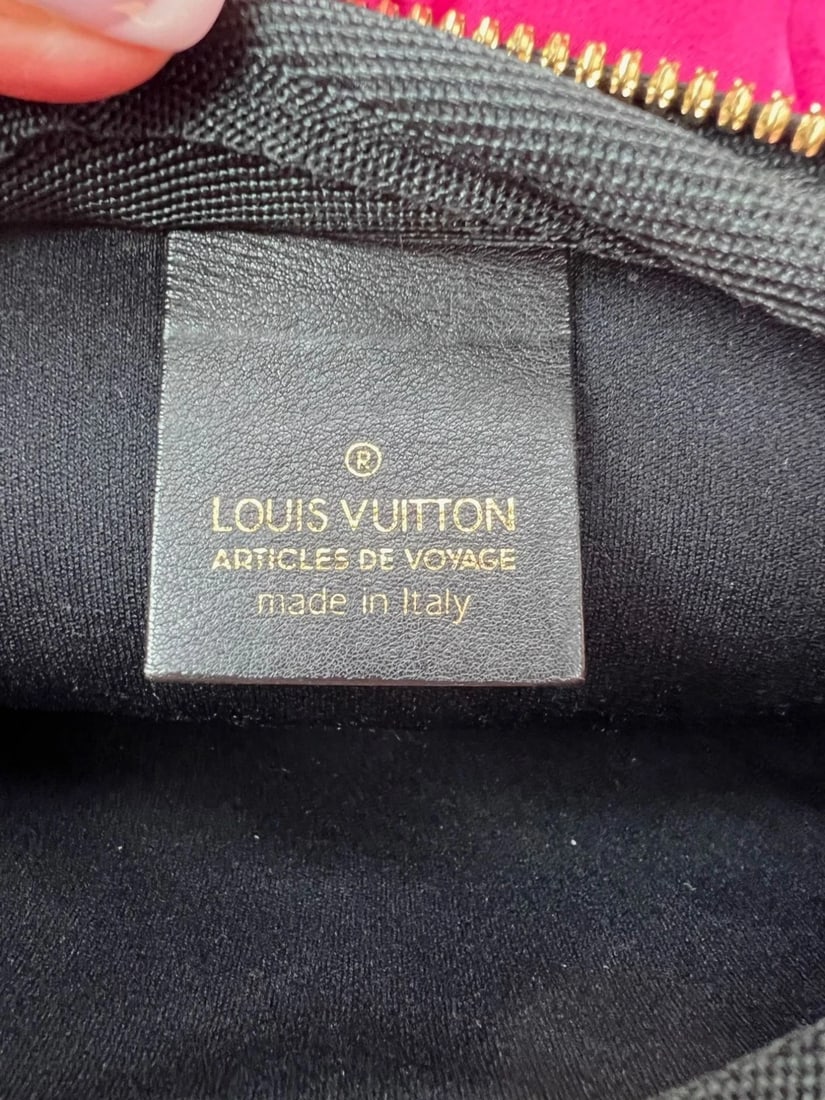 Louis Vuitton Scuba Fuchsia Pochette Wristlet or Clutch Bag LIMITED ED - 7