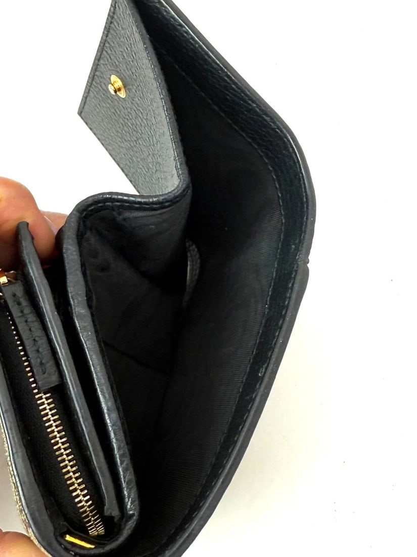 Gucci GG Supreme Compact Black Leather Wallet - 4