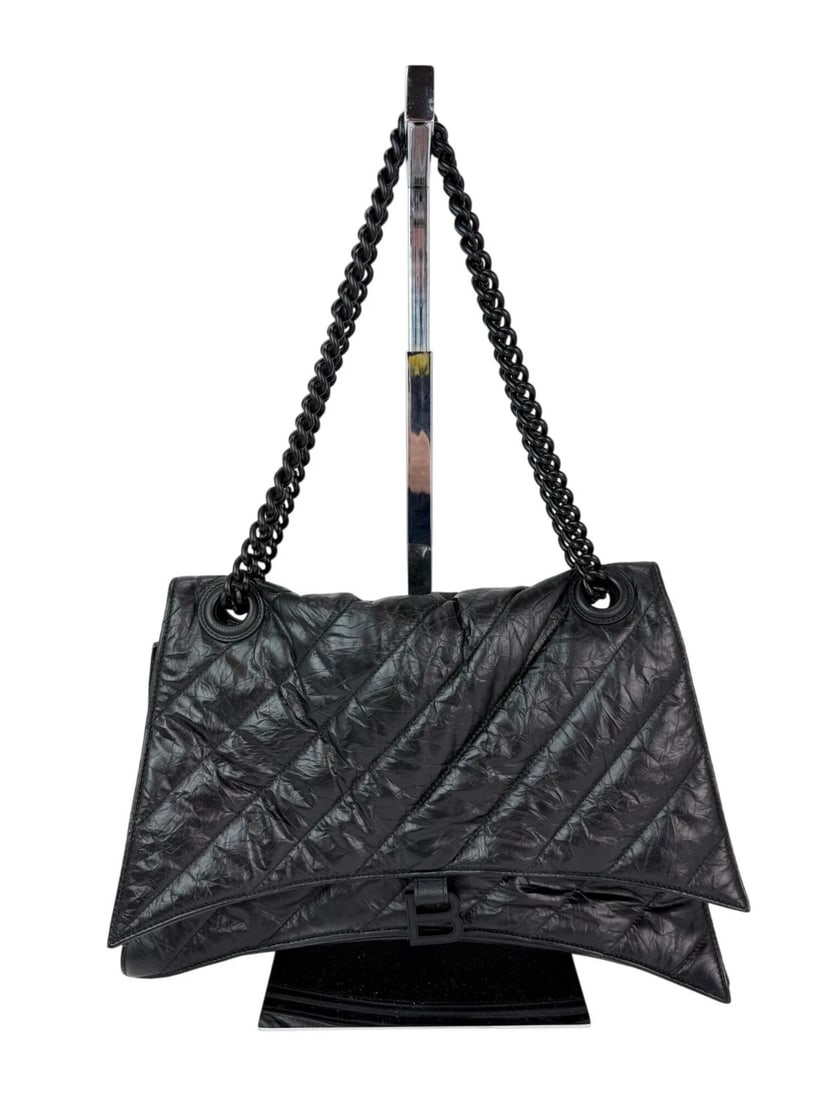 Balenciaga Large Crush Leather Matte Black Quilted Shoulder Bag: Title: Balenciaga Large Crush Leather Matte Black Quilted Shoulder Bag Description: Pre-Owned 100% Authentic Balenciaga Crushed Leather Matte Black Quilted Large Crush Chain Shoulder Bag RATING: A/B..
