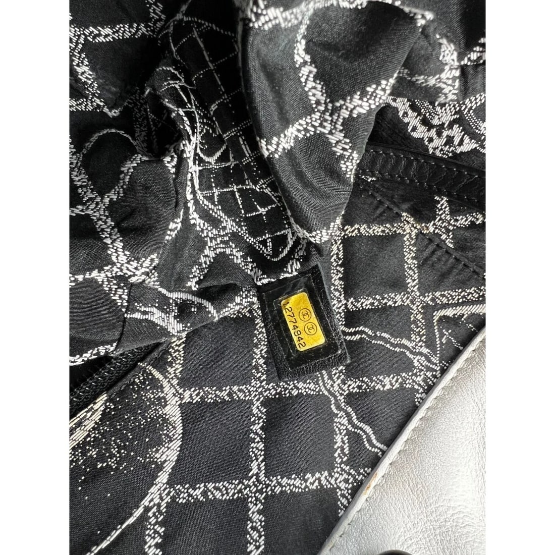 Chanel Essential 31 Rue Cambon Shopping White Leather Tote - 9