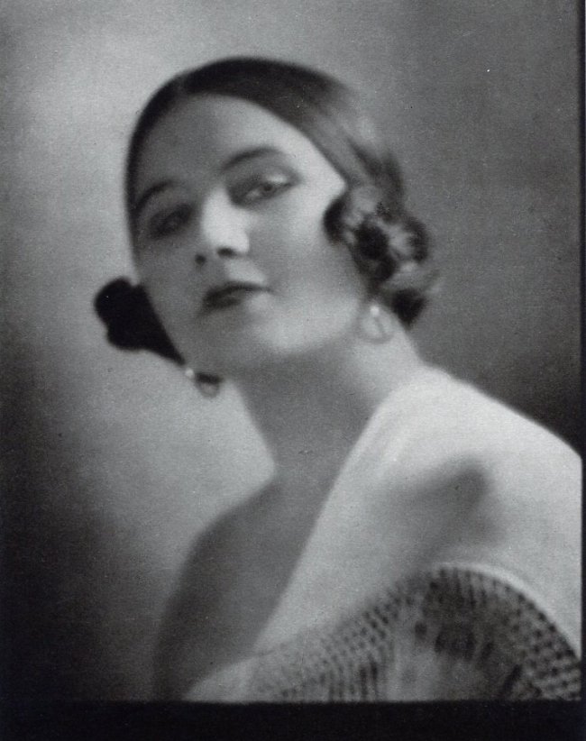 E O Hoppe: Miss Fedora Roselli - Gipsy (1 of 1)