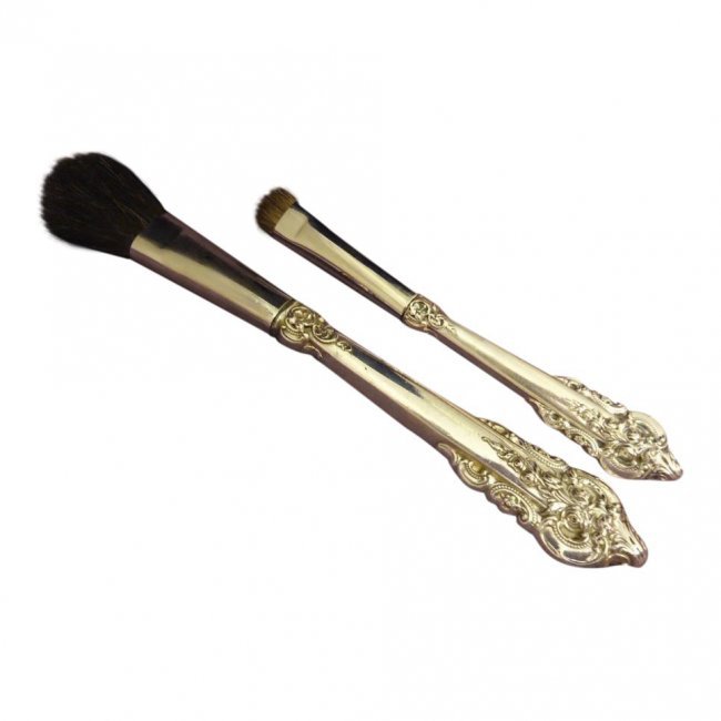 2 Grande Baroque by Wallace Sterling Makeup Brushes: Item: Set of Two Grande Baroque by Wallace Sterling Silver Makeup Brushes Maker: Wallace Style: Grande Baroque Materials: Sterling silver handles Set Includes: Large Brush, 8 inches Smaller Brush, 5.7