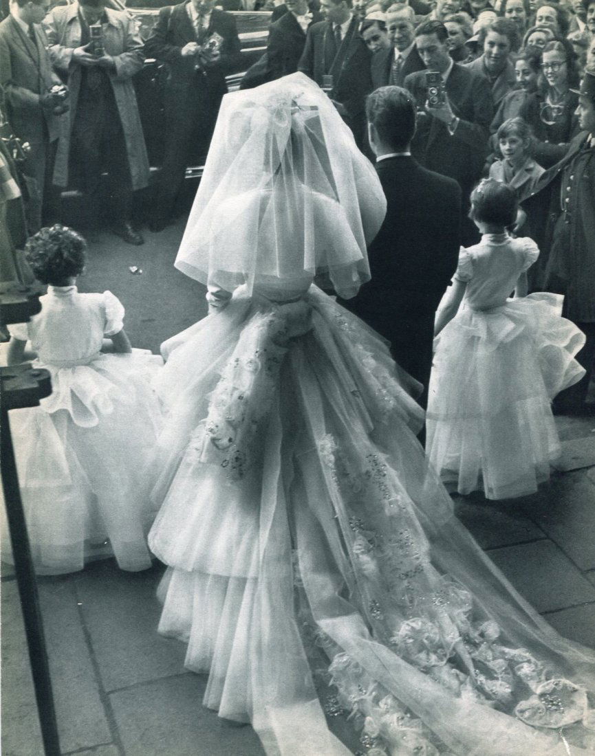Robert Doisneau: The Wedding: Medium: Vintage Sheet-fed Gravure Date: 1956 Printer: Braun & Cie, France Image Size: 8.5 x 10.5 inches Robert Doisneau was a French photographer. Similar to acclaimed photographer Henri Cartier-Bress