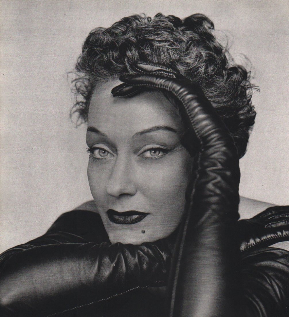 Philippe Halsman: Gloria Swanson: Medium: Vintage Sheet-fed Gravure Date: 1972 Origin: Italy Image Size: 10 x 11 inches Philippe Halsman was an American photographer born in Latvia in 1906. He worked for the fashion magazine Vogue and