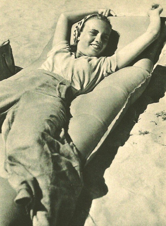 Heinz V. Perckhammer: Floating on the Sand (1 of 1)