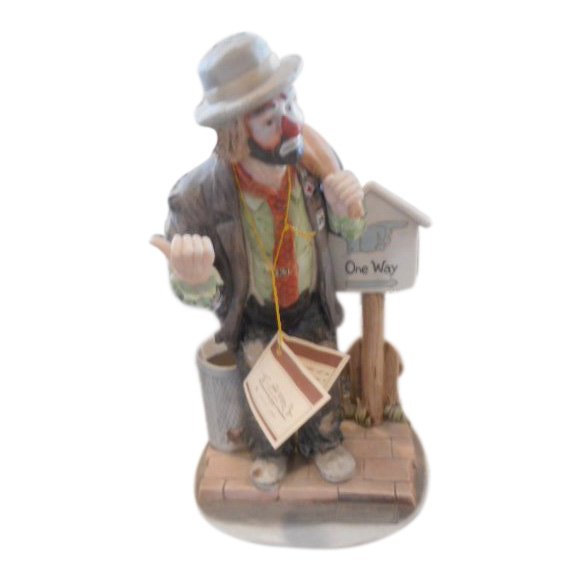 Emmett Kelly Jr One Way Clown Figurine: Figurine: One Way Clown Artist: Emmett Kelly Material: Porcelain Maker: Flambro Limited Edition: 5492/9500 No Reserve: This lot starts at $1 and has no reserve as a courtesy so that collectors can det