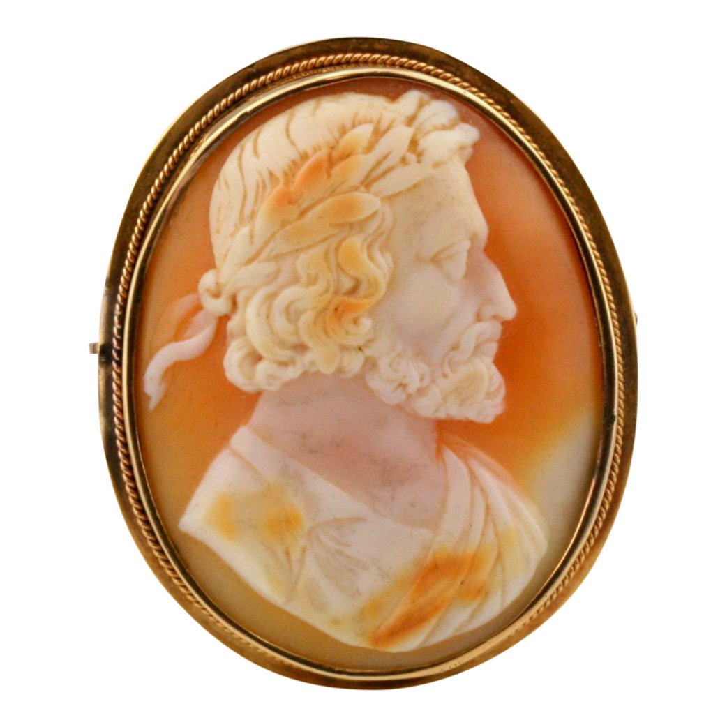 Rare 14K Gold Shell Man Cameo Brooch: Item: Rare 14K Yellow Gold Man Hand Carved Shell Cameo Tested 14K Size: 1.8 x 1.46 x 0.36 inches Weight: 12.7 grams No Reserve: This lot starts at $1 and has no reserve as a courtesy so that collector