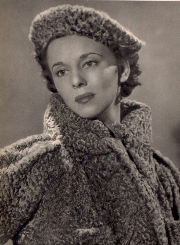 Man Ray: Young Woman in Furs (1 of 1)