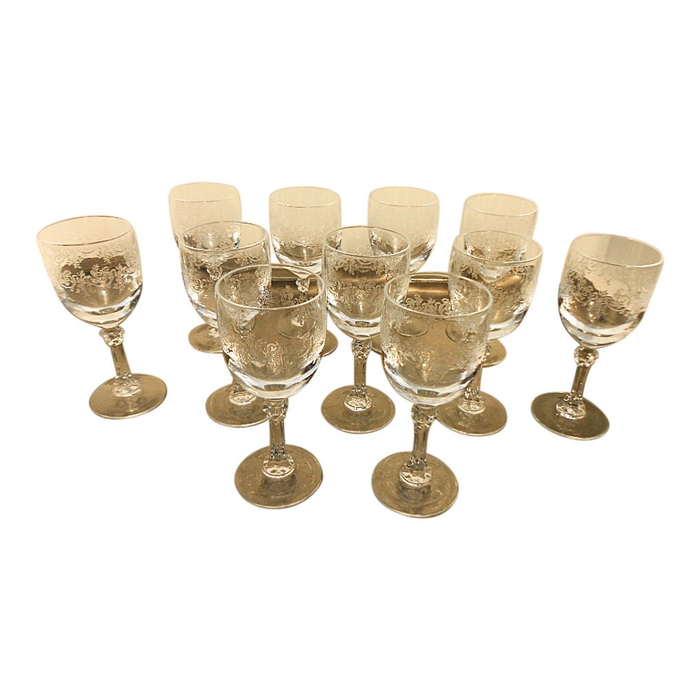Set of 11 French Cristalin Liquor Glasses: Set of Eleven French Cristalin Liquor Glasses Origin: France Weight: 2lbs. 4oz. Dimensions: 4 1/2 inches tall x 1 7/8 inches diameter at rim x 2 1/8 inches depth of bowl Condition: No chips or cracks.