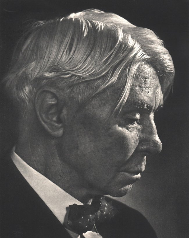 Yousuf Karsh: Carl Sandburg: Title: Carl Sandburg Artist: Yousuf Karsh Medium: Vintage Sheet-Fed Gravure Date: 1960 Printer: Enschede & Sons, Netherlands Image Size: 9 x 11.5 inches Yousuf Karsh was an Armenian-Canadian photograp