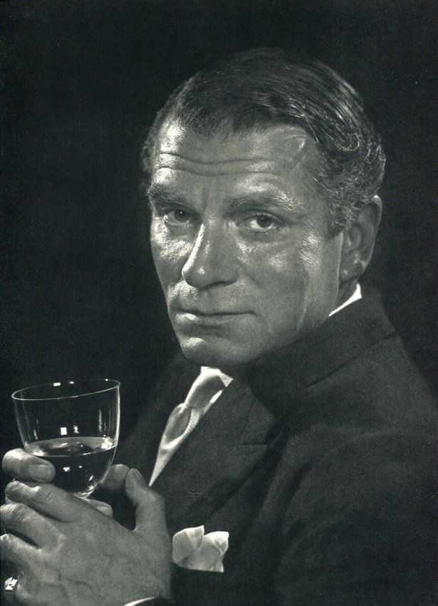 Yousuf Karsh: Laurence Olivier: Title: Laurence Olivier Artist: Yousuf Karsh Medium: Vintage Sheet-Fed Gravure Date: 1960 Printer: Enschede & Sons, Netherlands Image Size: 9 x 11.5 inches Yousuf Karsh was an Armenian-Canadian photog