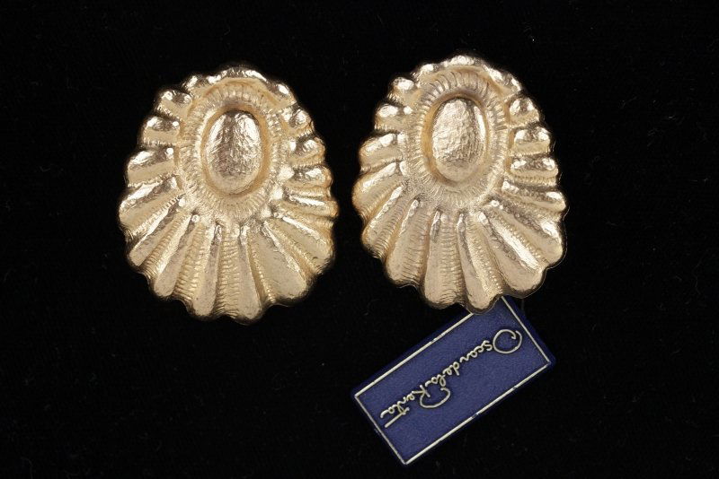Vintage Oscar De La Renta Gold Clip On Earrings (1 of 5)