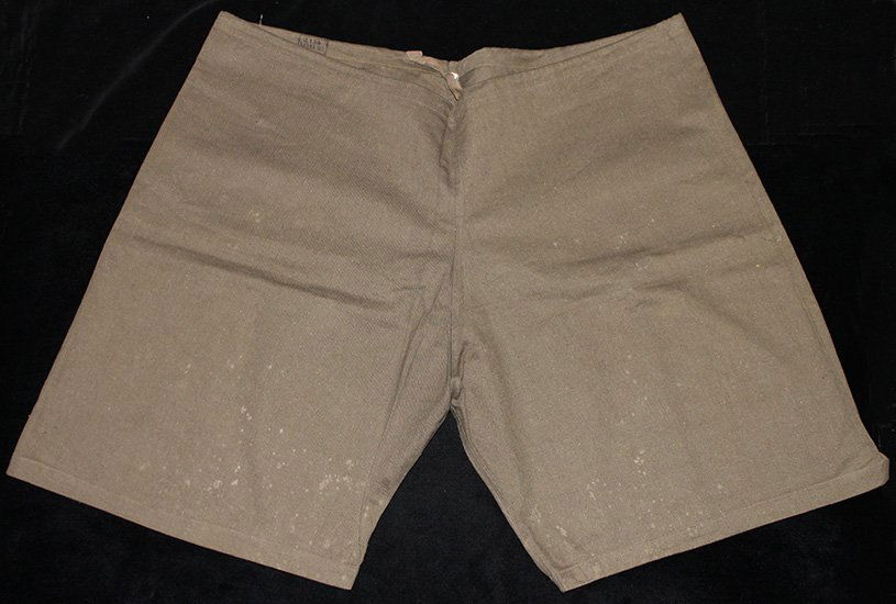 Rare Nazi Reich Labour Service Summer Work Shorts, 1938: Item: Dated Nazi RAD (Reich Labour Service) Summer Work Shorts Date: ca. 1938 Size: 40 inch waist, 19 inch legs, 8 inch inseam Material: Olive drab cotton Markings: 4138 RADBA M/L 2/253 - tag has a nu