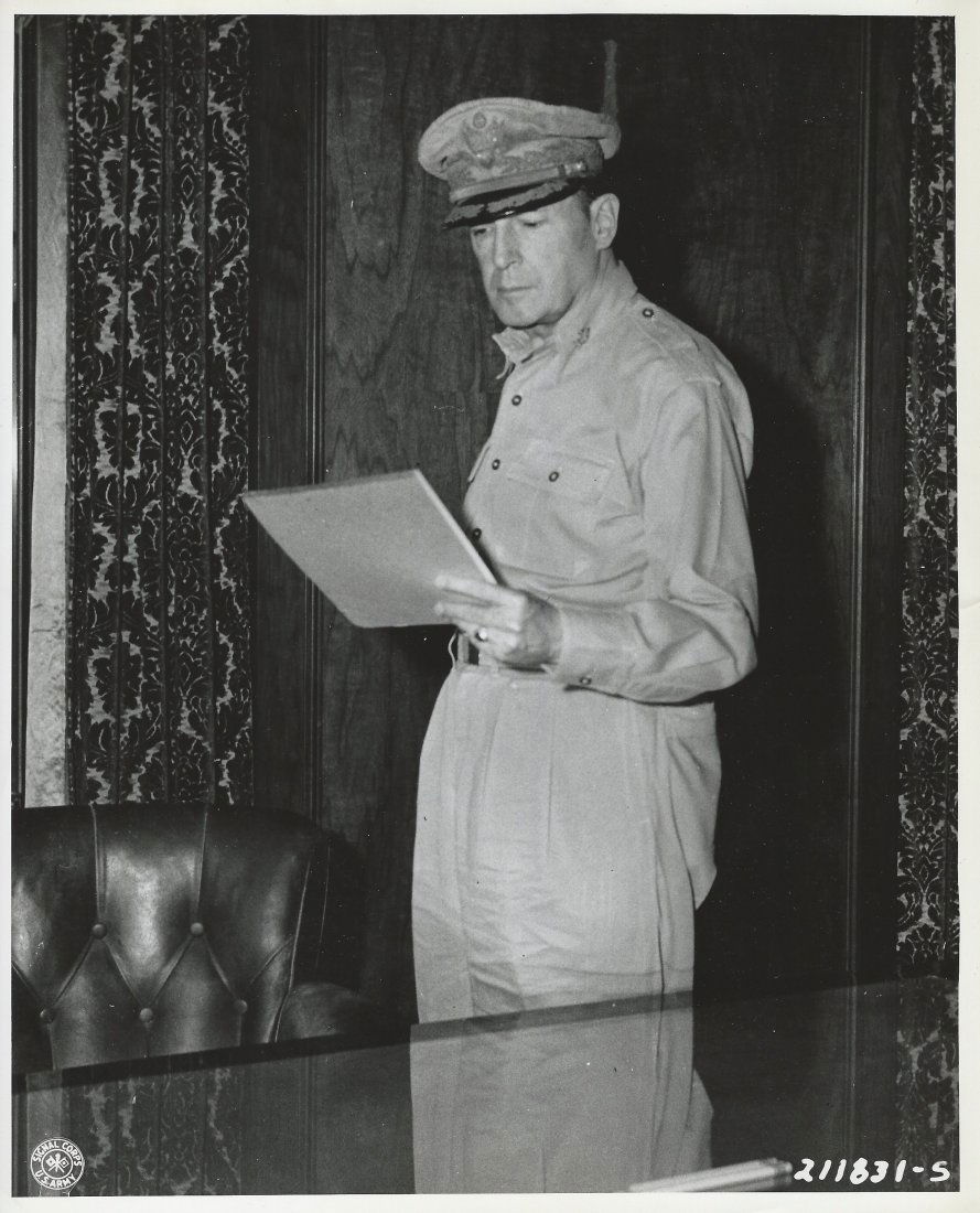 WWII USSC Photo, Gen. Douglas Macarthur (1 of 3)