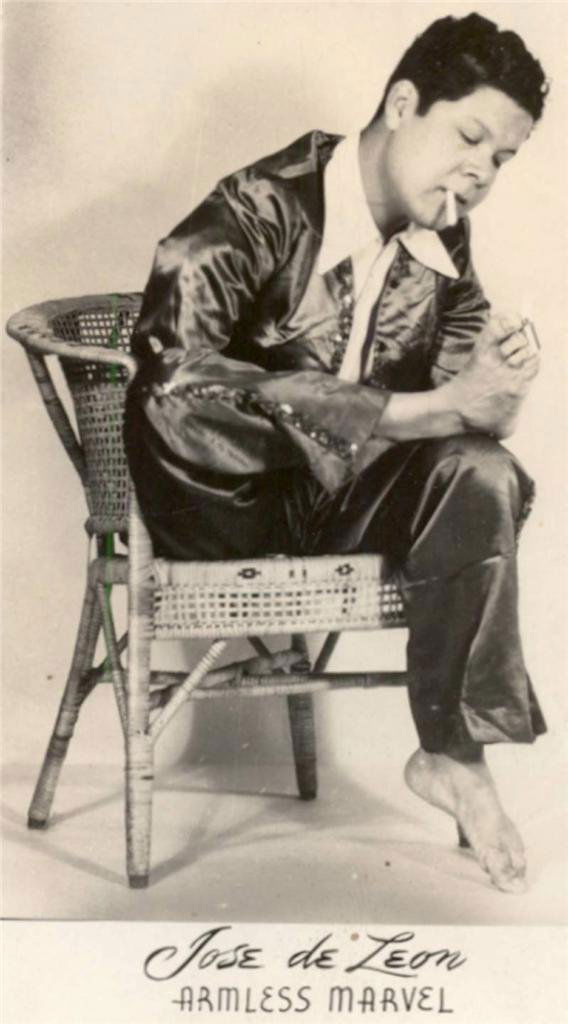 Photo Postcard of Armless Jose De Leon, 1940 - Signed (1 of 3)