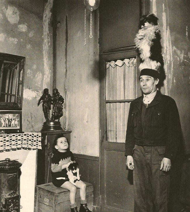 Robert Doisneau: Dog Trainer (1 of 1)