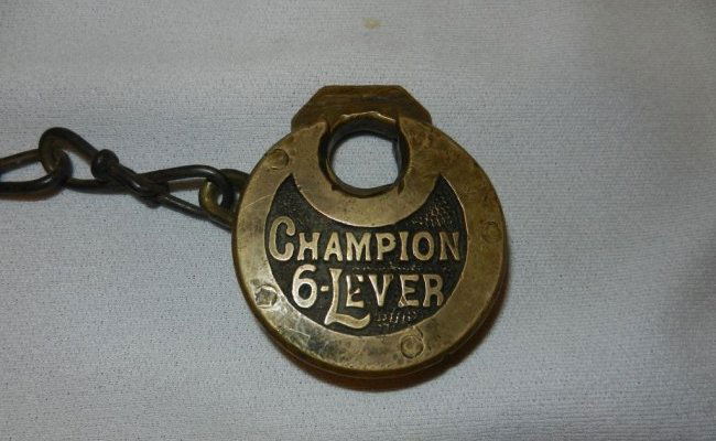 Champion 6 Lever Miller Pancake Padlock (1 of 3)