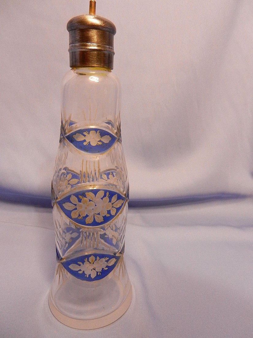 Antique Intaglio Cut to Clear Pewter Sugar Shaker: Item: Antique Intaglio and Cut to Clear Sugar Shaker Size: 8.5 inches tall This beautiful Antique Intaglio and Cut to Clear Sugar Shaker has a pewter top that is in excellent condition. It has been ap