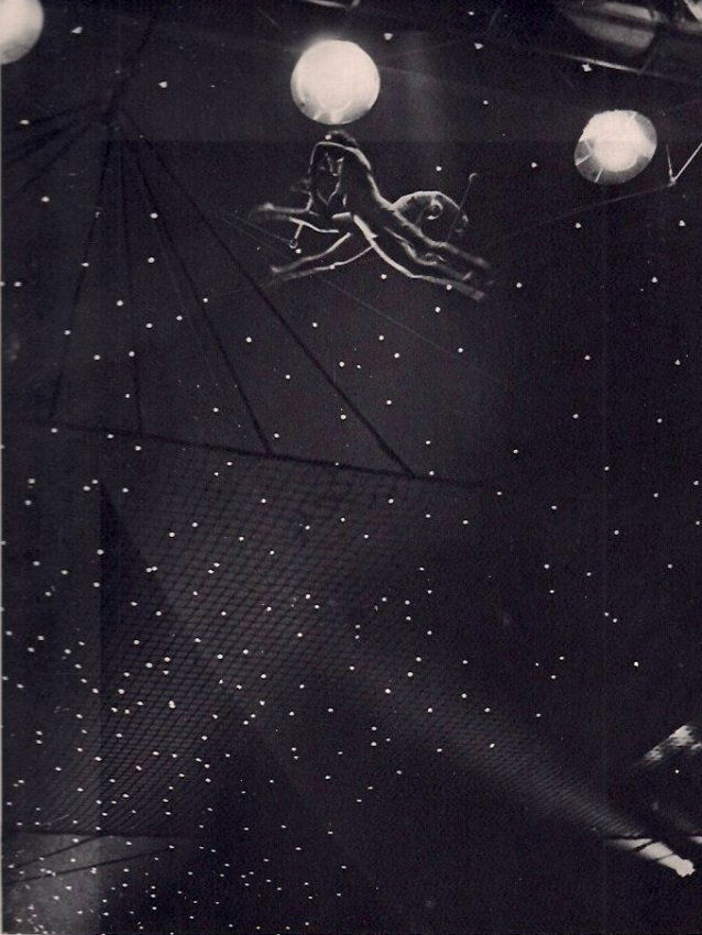 Otto Umbehr (Umbo): Trapeze Artists (1 of 1)
