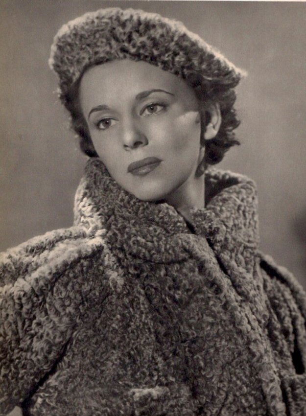 Man Ray: Young Woman in Furs (1 of 1)