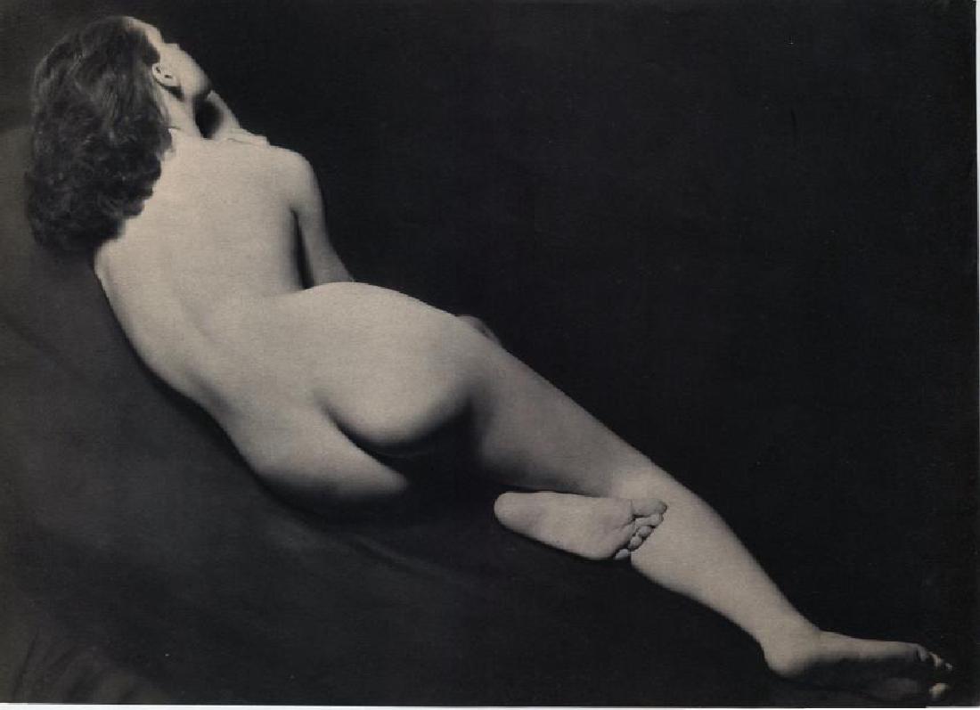 Seeberger: Woman Reclining: Print Title: Woman Reclining Artist: Seeberger Medium: Vintage HelioGravure Printer: Theo Brugiere, Paris Printing Date: 1948 Image Size: 9 x 13 inches No Reserve: This lot starts at $1 and has no res