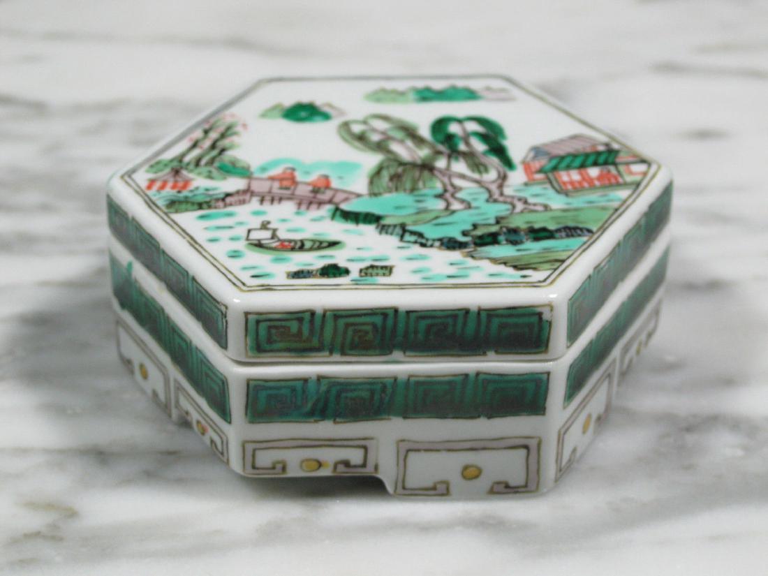 Chinese Qing Famille Verte Seal Paste Box (1 of 6)
