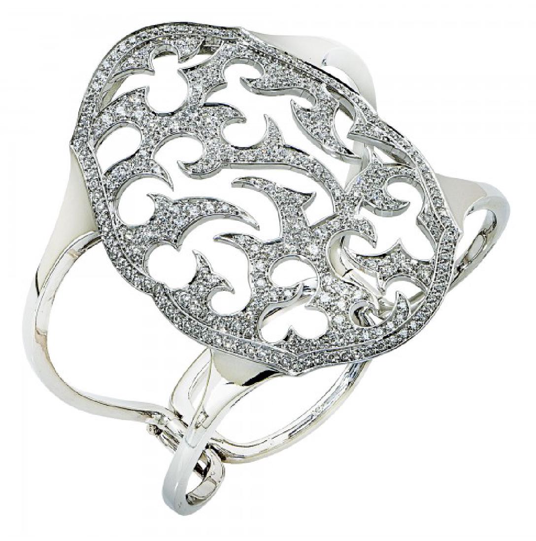 Stephen Webster 18K White Gold Diamond Bangle: Jewelry: Stephen Webster 18K White Gold Diamond Bangle Metal: 18K white gold Diamonds: 250 Round Brilliant Cut Diamonds Diamond Weight: 4.3ctw Color/Clarity: G Color, Vs Clarity Size: 6.5 Inch Circumf