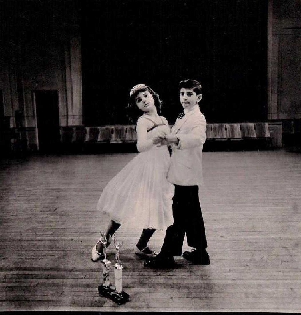 Diane Arbus - Junior Ballroom Champs, Yonkers 1962: Heliogravure with tissue guard printed in 1979, Italy. - Paper 15 3/4 x 11 5/8 in. - Image size: 9 7/8 x 10 in. Please note that this lot has a reserve. When you leave a bid in advance of the auction,